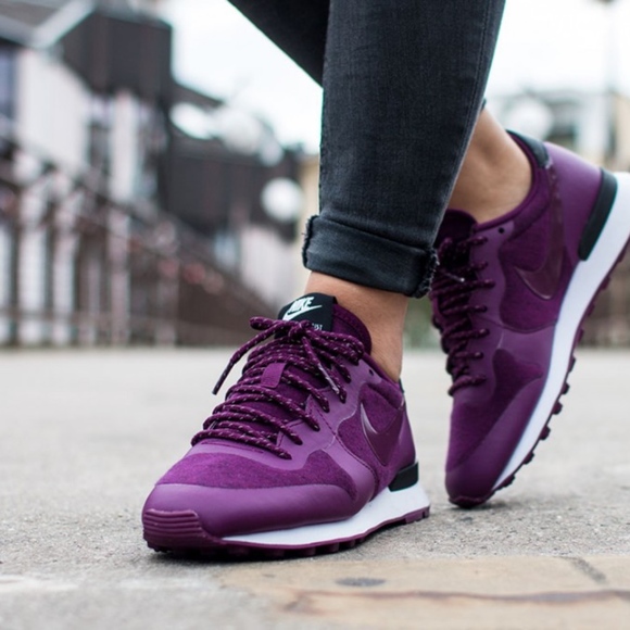 nike womens internationalist